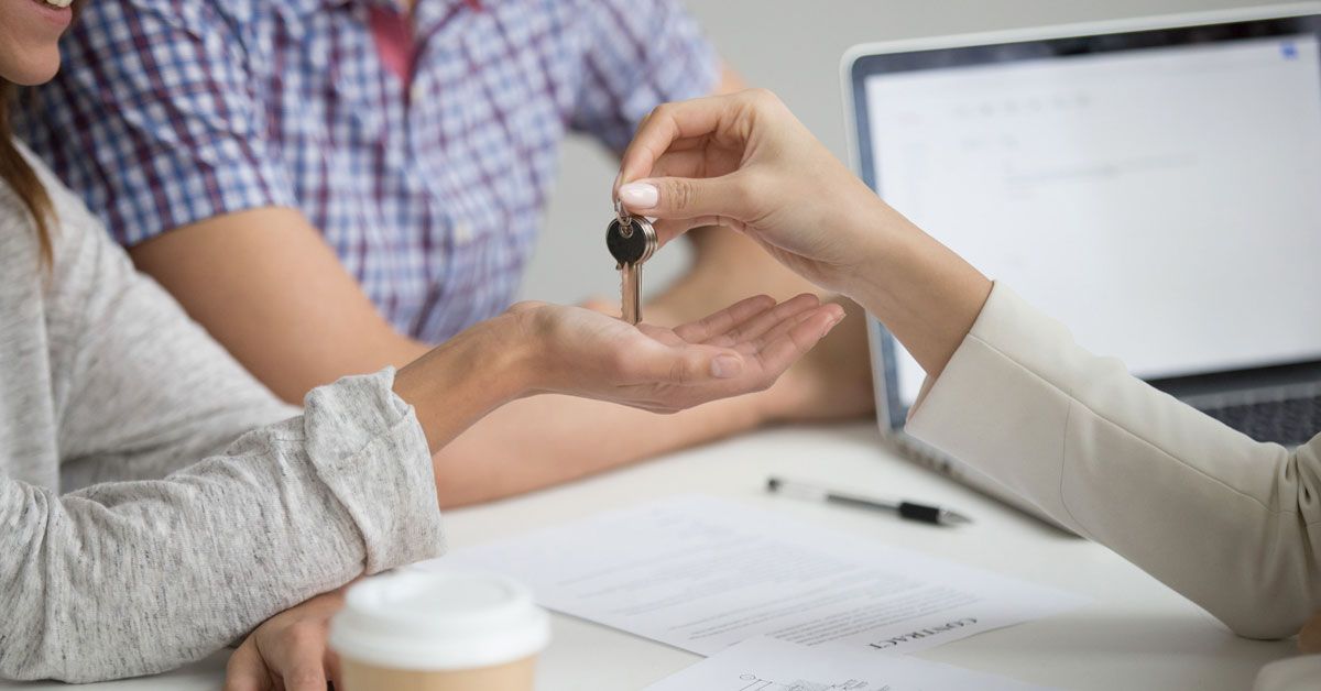 Matrimonio comprando una vivienda